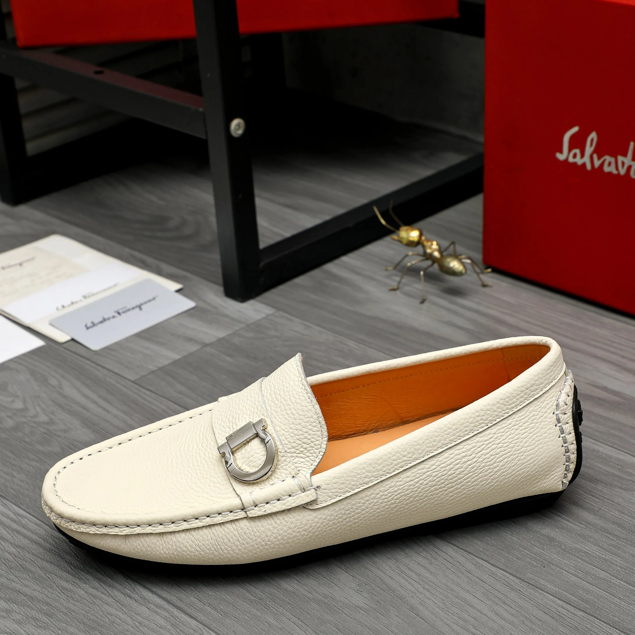 Men's shoes 💰380 Product trademark: Ferragamo "Ferragamo" casual slip-on shoes Regular size: 38-45 (45 is custom-made and non-returnable) Product materials: Selected high-quality pebbled cowhide upper, pigskin lining, rubber outsole